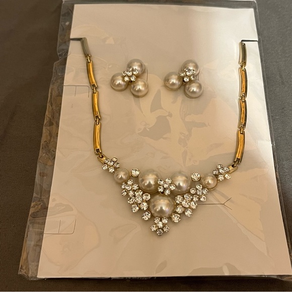 Prom/Special Occasion Necklace and Earrings, Gold with Pearl and Rhinestones - Picture 13 of 16